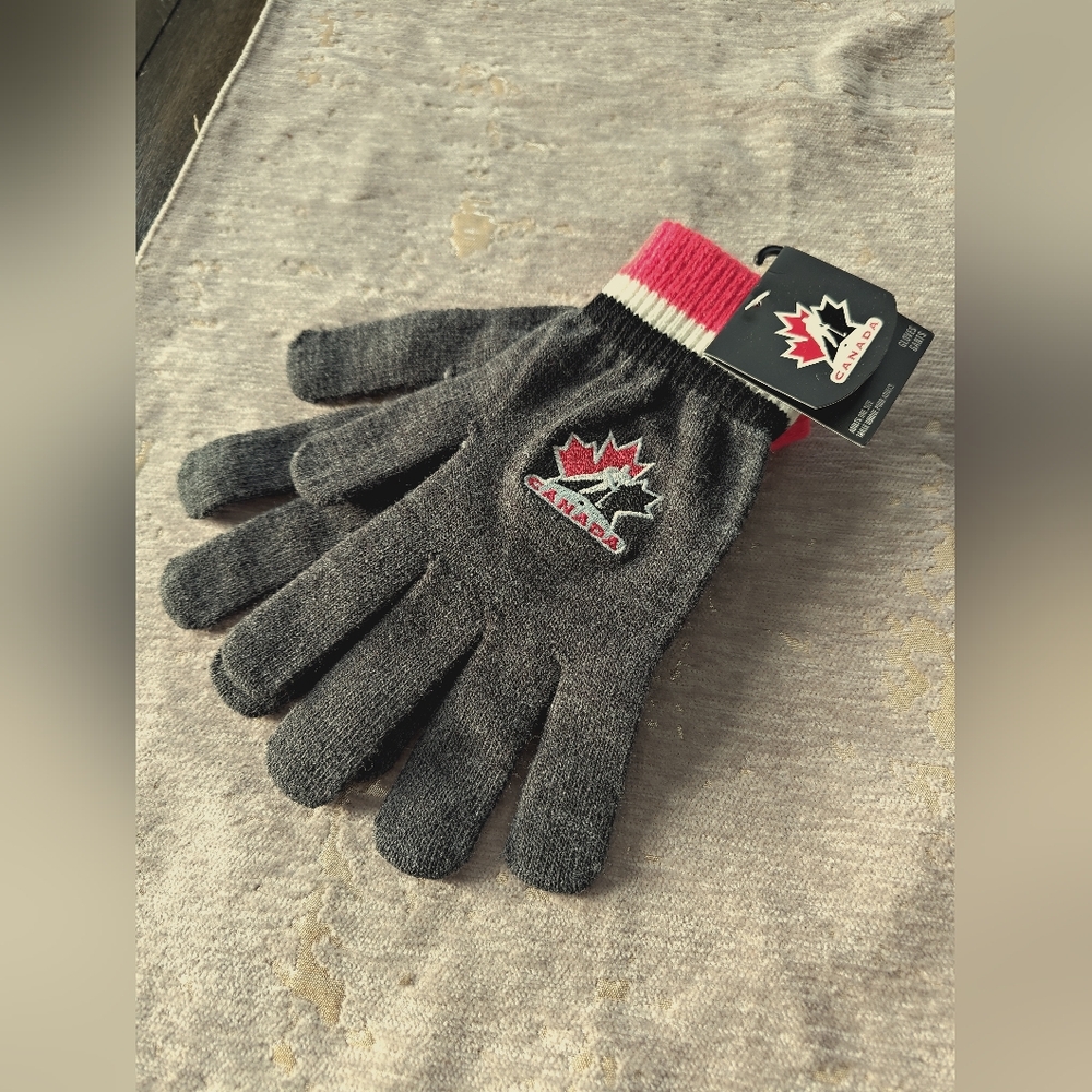 TEAM CANADA ICE HOCKEY ADULTS ONE SIZE GLOVES. OLYMPIC GAMES ARE COMING!